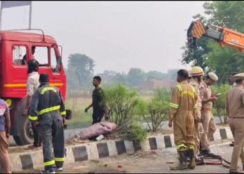 एलपीजी से भरा गैस टैंकर पलटने से मचा हड़कंप*
