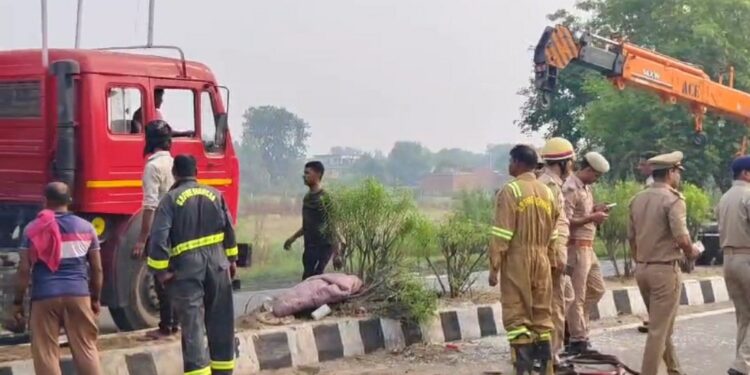 एलपीजी से भरा गैस टैंकर पलटने से मचा हड़कंप*