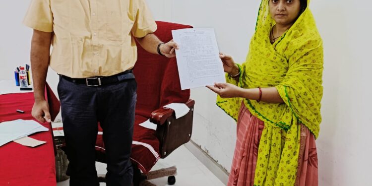 जिला पंचायत के सीईओ श्री गेमावत ने मृतक सचिव के आश्रित को दी अनुकंपा नियुक्ति आदेश