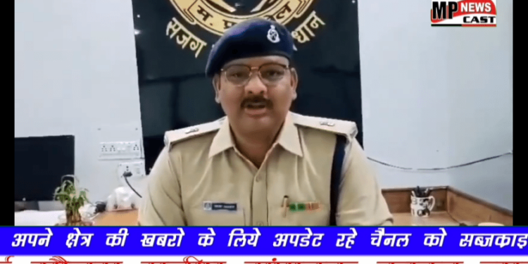 VIDEO जबलपुर सेंट्रल जेल में पहुंचाई जा रही थी गांजे की खेप.गांजा, सिगरेट और तम्बाकू के साथ पकड़े गए दो जेल प्रहरी पकड़े गए.एक निलंबित और दूसरे के खिलाफ विभागीय जांच शुरू.