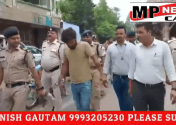 पुलिस ने निकाला जुलूस,देखे VIDEO