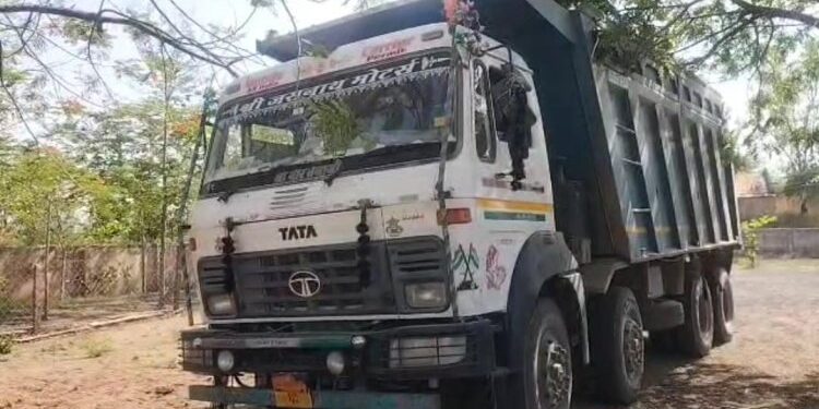 ओव्हर लोड कर चूना पत्थर का अवैध परिवहन कर्ता जब्त वाहन से जमा कराया गया प्रशमन शुल्क