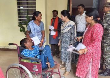 कलेक्टर डॉ. सलोनी सिडाना ने सामाजिक न्याय विभाग को आवेदकों की पात्रता का परीक्षण कर मौके पर ही दोनों आवेदको को व्हीलचेयर प्रदान करने के निर्देश दिए