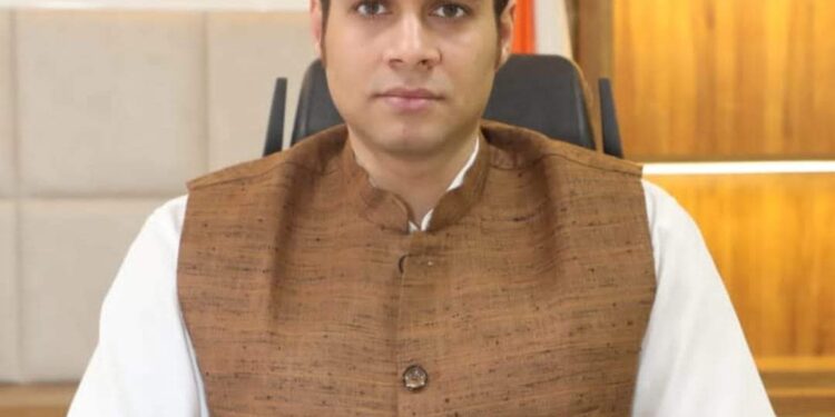 कलेक्टर ने दिलाई मजदूर को 6 माह की बकाया मजदूरी  ग्राम पंचायत मोहनिया नीम के खाते की समस्या का भी कराया निराकरण