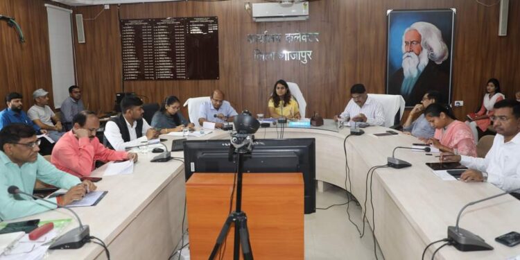 सड़कों का निरीक्षण करें, खराब होने पर संबंधित विभाग से मरम्मत करवाएं – कलेक्टर सुश्री बाफना  समय-सीमा पत्रों की समीक्षा बैठक में कलेक्टर ने निर्देश दिये