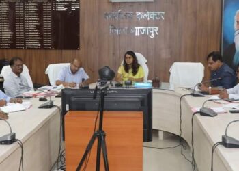 सी” केटेगरी के विद्यालयो के शिक्षकों की परीक्षा लें – कलेक्टर सुश्री बाफना