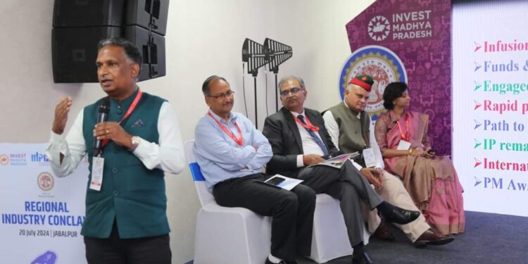 रीजनल इंडस्ट्री कॉन्क्लेव 2024 कृषि, डेयरी, खाद्य प्रसंस्करण, टेक्सटाइल और गारमेंट इंडस्ट्री की मध्यप्रदेश और जबलपुर में हैं अपार संभावनाएं सेक्टोरल सेशन में सफल उद्योगपतियों ने साझा किए अपने अनुभव नए उद्यमियों ने भी दिखाई रुचि