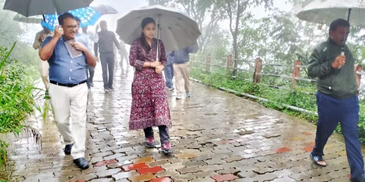 पचमढ़ी में नागद्वारी मेला 01 अगस्‍त्‍ से 10 अगस्त तक होगा आयोजित संभागायुक्‍त एवं कलेक्टर ने मेला तैयारियों का पैदल ट्रेक कर किया निरीक्षण