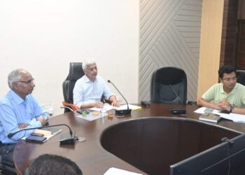 समय सीमा में राजस्व प्रकरणों का निराकरण सुनिश्चित करें – कलेक्टर श्री सक्सेना