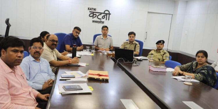 बाढ़ नियंत्रण कक्ष 24 घंटे कार्य करें, बांधों के गेट खुलने पर ग्रामीणों को करें सूचित – मुख्यमंत्री डॉ. यादव प्रदेश में बेसमेंट में चल रहे कोचिंग संस्थानों का निरीक्षण कर सुरक्षा सुनिश्चित करें- मुख्यमंत्री डॉ. यादव पुल-पुलियों और रपटों पर बहाव तेज हो तो आवागमन न किया जाए