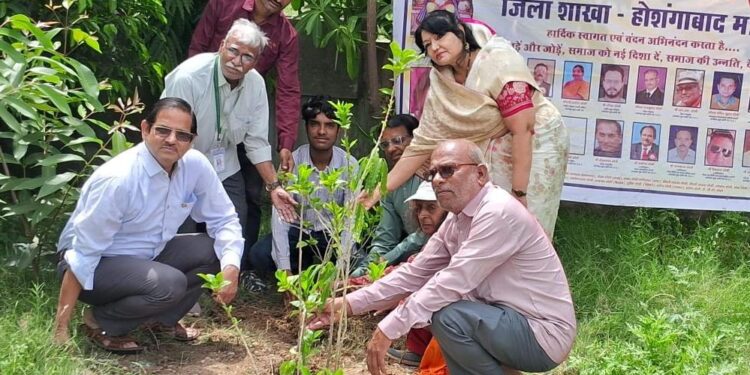 स्वर्णकार युवा क्रांति मंच ने स्थापना दिवस के अवसर पर सेठा कैंसर अस्पताल में पौधरोपण किया : शिवानंद सोनी