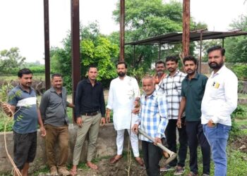 एक पेड़ माँ के नाम/हरा-भरा कालापीपल के तहत ग्राम हड़लाय खुर्द 130 पौधे रोपे…।