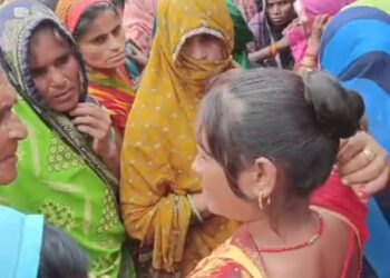सोते समय महिला को जहरीले कीड़े ने काटा , उपचार के दौरान मौत