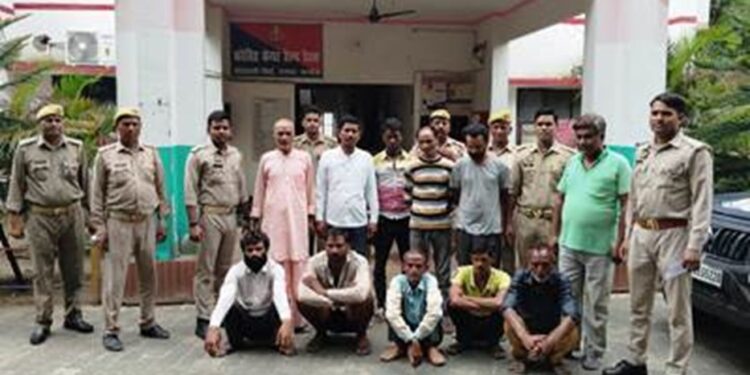*थाना तिर्वा पुलिस द्वारा 13 नफर वारण्टी अभियुक्तगण को किया गया गिरफ्तार*