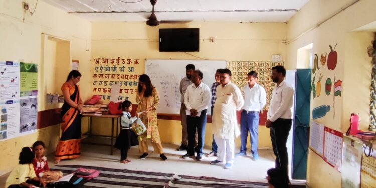 कलेक्टर सुश्री त्रजु बाफना ने शासकीय एकीकृत कन्या माध्यमिक विद्यालय अरनियाकला में औचक निरीक्षण…।