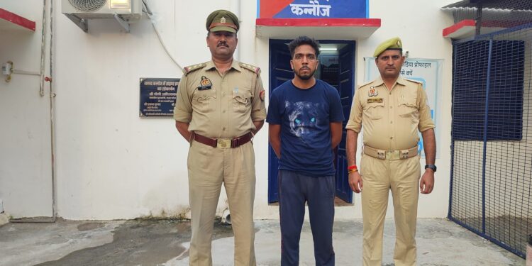 *फोटो व अश्लील भाषा का प्रयोग कर वादिनी की समाज में छवि धूमिल करने के आशय से ब्हाटसएप/फेसबुक पर आपत्तिजनक पोस्ट करने वाले मुख्य अभियुक्त को किया गिरफ्तार ।*