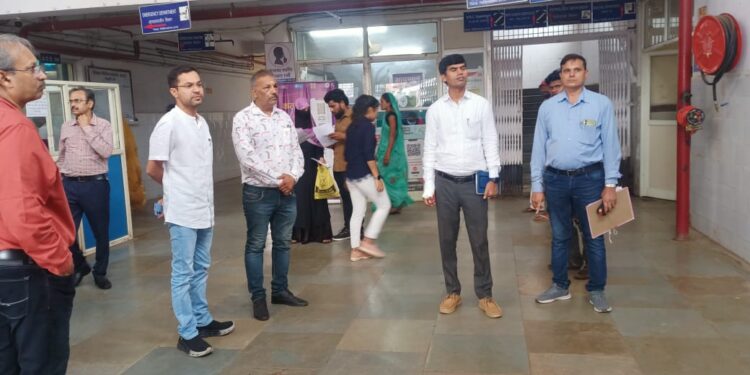 *कलेक्टर श्री सिंह ने जिला अस्पताल का औचक निरीक्षण किया*
