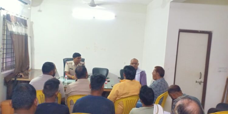 **थाना माधवनगर में मोहर्रम ताजिया शांति व्यवस्था के लिए बैठक आयोजित**