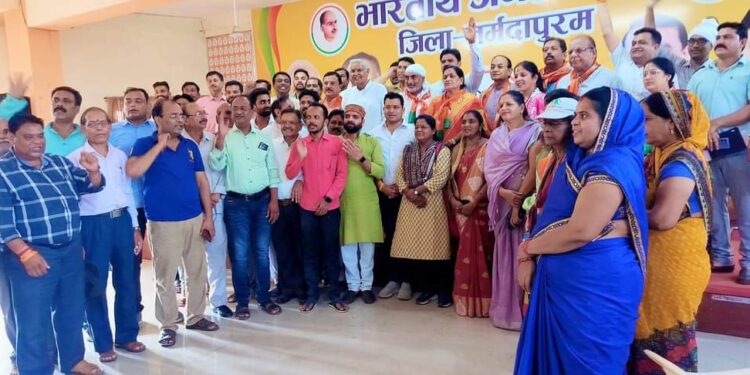 भाजपा नर्मदापुरम नगर मंडल की विस्तृत कार्य समिति की बैठक एवं “पूर्ण विजय का ऐतिहासिक प्रदर्शन कार्यकर्ता का समर्पण और समर्थन” संपन्न हुई।