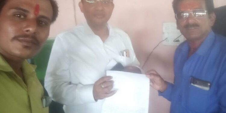 वार्ड क्रमांक 2 के वार्डवासी तरस रहे हैं सड़क के लिए…। अध्यक्ष की वादा खिलाफी का लगाया आरोप….।