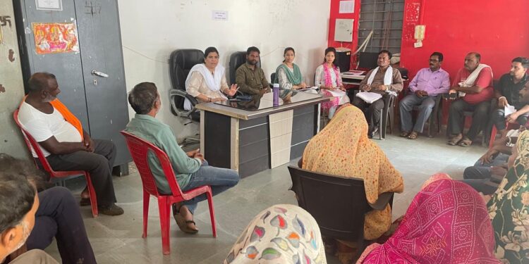 राजस्व महाअभियान 2.0, कार्ययोजना अंर्तगत ग्राम डोंगरवाडा में B1 वाचन किया गया,एसडीएम ने किया निरीक्षण