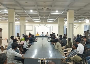 शहर की यातायात व्यवस्था को पटरी पर लाने प्रशासन ने आटो रिक्शा चालकों की बैठक कर दिए दिशा निर्देश
