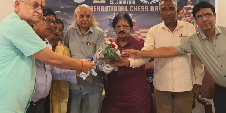 *विश्व शतरंज दिवस पर बिछी कविता की बिसात* *राष्ट्रीय काव्य समारोह में बरसे कविता के मेघ….*