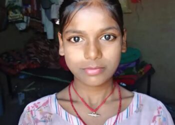 झाड़ू लगाते समय बिजली का तार टूट कर गिरा , करंट से किशोरी की मौत