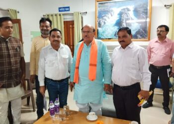 *मध्यप्रदेश माझी जनजाति संघर्ष समिति ने राष्ट्रीय अध्यक्ष को सोपा ज्ञापन*