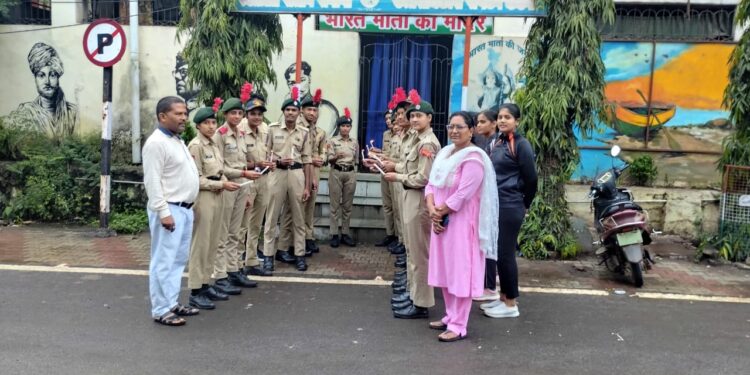 शासकीय कन्या महाविद्यालय कटनी के मार्गदर्शन महाविद्यालय की एनसीसी इकाई के संयुक्त तत्वाधान में दिनांक 26 जुलाई 2024 को कारगिल विजय दिवस मनाया गया