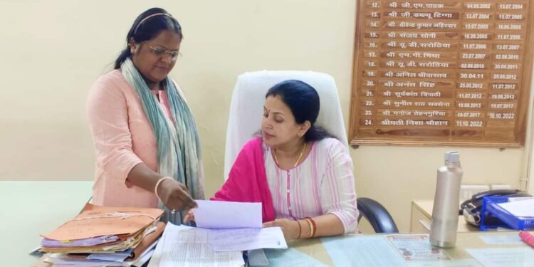 नर्मदापुरम की महिला यात्रियों को भोपाल से नहीं मिल रही रात्रि कालीन बस की सुविधा,अथवा हाइवे पर उतार देते हैं सवारी…!सामाजिक कार्यकर्ता एवं महिला पत्रकार सीमा कैथवास ने नर्मदापुरम आरटीओ निशा चौहान से शिकायत कर जांच की उठाई मांग…