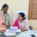 नर्मदापुरम की महिला यात्रियों को भोपाल से नहीं मिल रही रात्रि कालीन बस की सुविधा,अथवा हाइवे पर उतार देते हैं सवारी…!सामाजिक कार्यकर्ता एवं महिला पत्रकार सीमा कैथवास ने नर्मदापुरम आरटीओ निशा चौहान से शिकायत कर जांच की उठाई मांग…