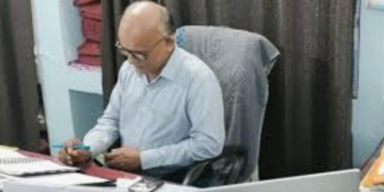 गैर शैक्षणिक कार्य में संलग्न शिक्षकों का संलग्नीकरण समाप्त  डी.ई.ओ ने जारी किया आदेश