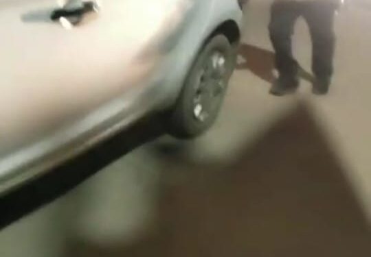 अच्छे कर्म ही मंजिल की और मार्ग दिखाते है  ट्राफिक पुलिस कर्मी मानवता अचानक सागर पुलिया के नीचे हुई कार खराब परेशान हो रहा था कार चालक ट्राफिक कर्मी ने धक्का लागते हुए निकाला बाहर