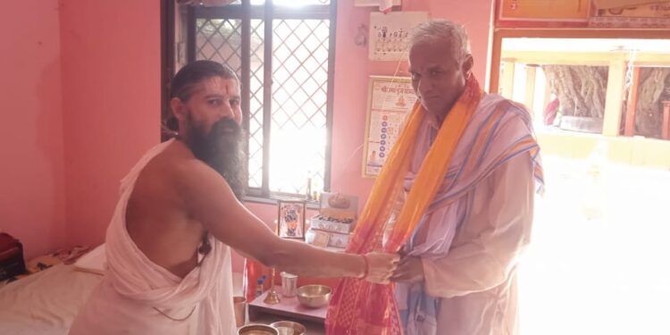 निःशुल्क शिक्षा देने के लिए किया सम्मानित*