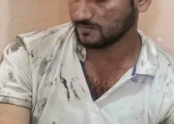 लोकायुक्त पुलिस ने एक पटवारी को रंगे हाथों रिश्वत लेते हुए पकड़ा….VIDEO