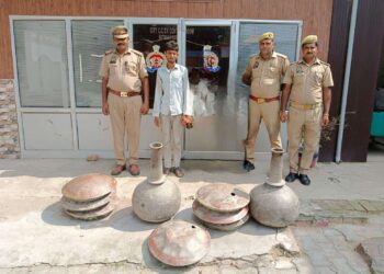 *इत्र की फैक्ट्री का ताला तोड़कर चोरी करने वाले अभियुक्तगण को 24 घण्टे के अन्दर किया गिरफ्तार व कब्जे से चोरी हुये माल को किया बरामद ।*