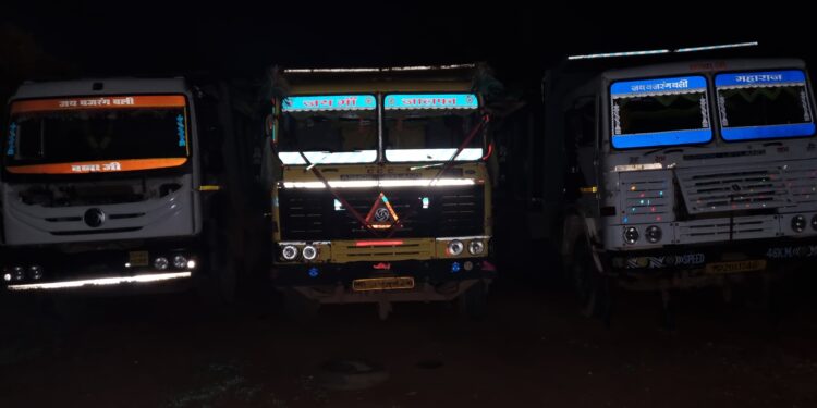 *अवैध मुरूम का परिवहन करते हुए 4 हाईवा धराए* *अवैध उत्खनन के विरूद्ध कुठला पुलिस की कार्यवाही*