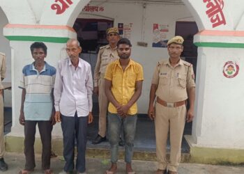 *थाना ठठिया पुलिस द्वारा 03 नफर वारण्टी अभियुक्तगण को गिरफ्तार कर भेजा गया जेल।*