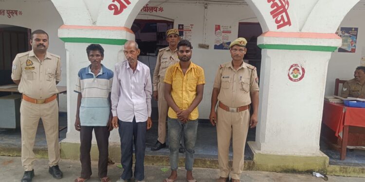 *थाना ठठिया पुलिस द्वारा 03 नफर वारण्टी अभियुक्तगण को गिरफ्तार कर भेजा गया जेल।*