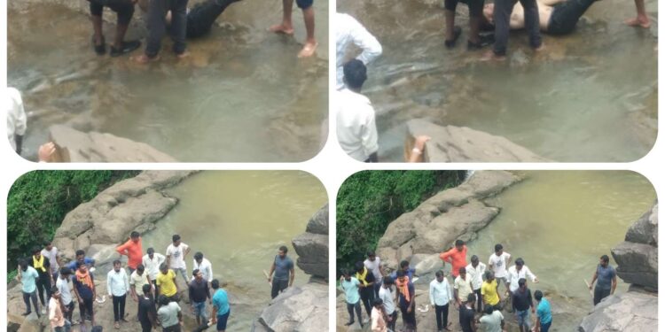 *जल प्रपात में नहाते वक़्त डूबा युवक*