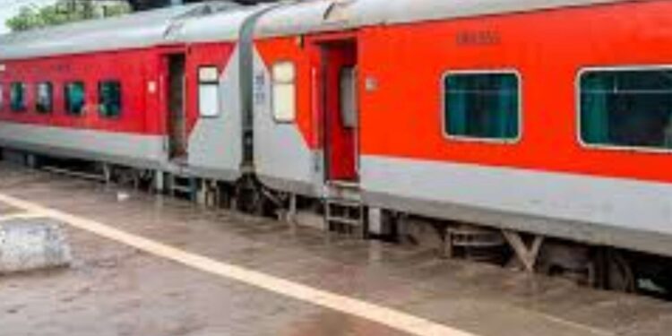 यात्रियों की मांग एवं सुविधा को ध्यान में रखते विभिन्न स्टेशनो से होकर गुजरने वाली लंबी दूरी की ट्रेनो में सामान्य श्रेणी के अतिरिक्त कोच लगाए जाएंगे।
