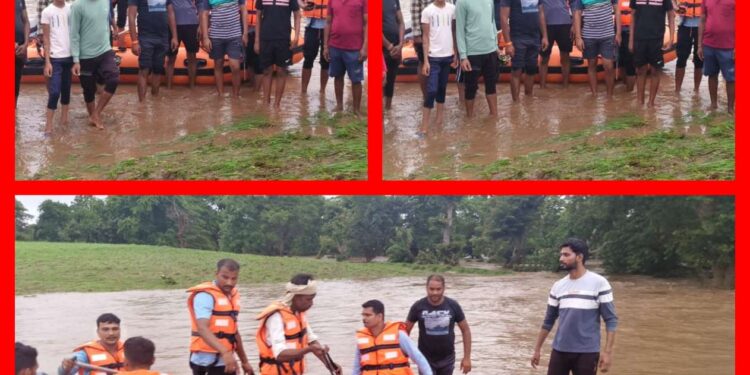 *बीच टापू में फंसा बच्चा 4 घंटे बाद एनडीआरएफ की टीम ने रेस्क्यू कर निकला* VIDEO