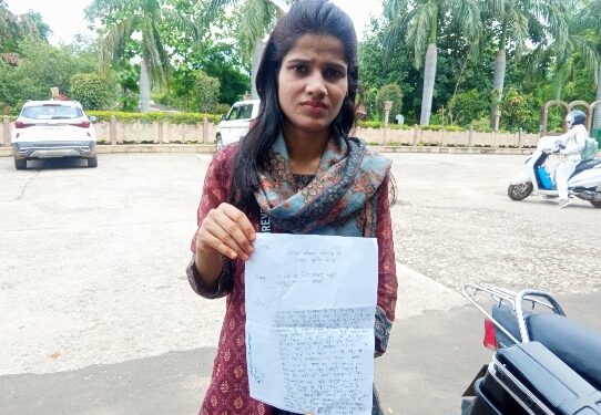 3 वर्षों से बन्द आधार आईडी चालू करवाने के संबंध मे कटनी कलेक्टर से की गई शिकायत