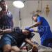 मौके पर पहुँच यातायात पुलिस ने बचाई युवक की जान