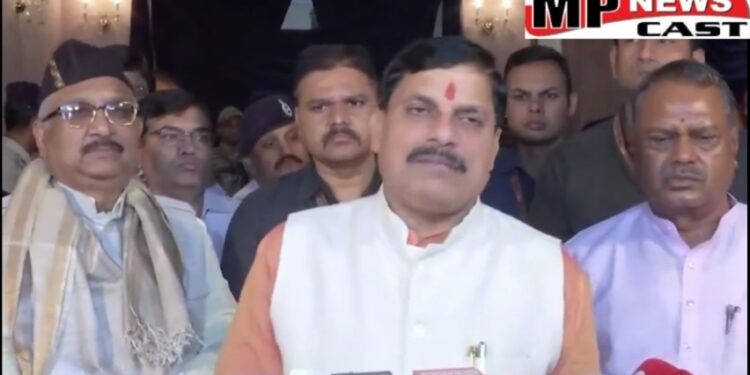 भोपाल सीएम डॉ. मोहन यादव ने कहा- रक्षाबंधन पर्व आने वाला है ऐसे में प्रदेश की 40 लाख लाड़ली बहनों को 450 रुपए में गैस सिलेंडर देंगे, देखें VIDEO