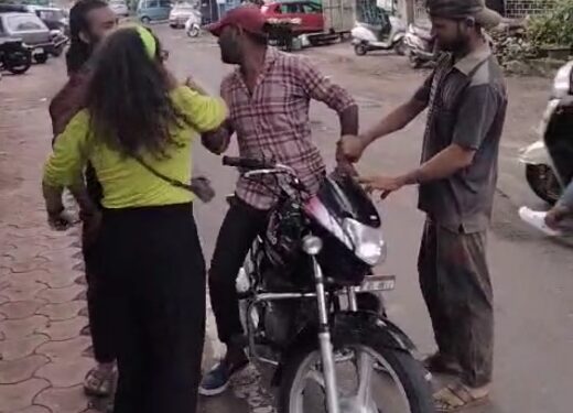 Video वायरल आशिकी का भूत लड़की ने कैसे उतारा