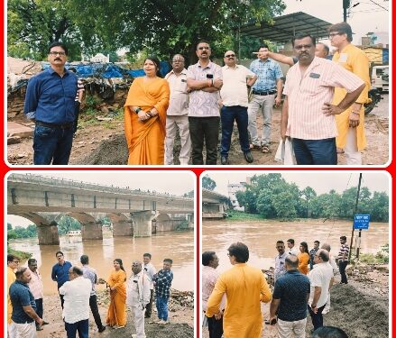 कटनी नदी गाटर घाट का जल स्तर बढ़ते देख महापौर प्रीति संजीव सूरी तत्काल पहुँच स्थिति का लिया जायज़ा सतर्क होकर बाढ़ संभावित क्षेत्रों पर अगले 24 घंटे रखें सतत निगरानी,जलस्तर बढ़ने पर स्थानीय जनों के पलायन हेतु की जाये समुचित व्यवस्था