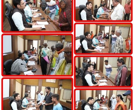 जनसुनवाई में आये आवेदकों की समस्यायें सुन कलेक्टर ने विभागीय अधिकारियों को दिये निर्देश