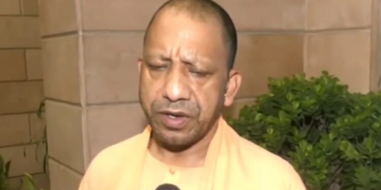 हाथरस की घटना अत्यंत दुखद और हृदयविदारक है।  इस पूरे मामले के लिए हम लोगों ने एडिशनल डीजी आगरा की अध्यक्षता में मंडलायुक्त अलीगढ़ को शामिल करते हुए एक टीम बनाकर उन्हें अविलंब रिपोर्ट उपलब्ध कराने के लिए कहा है।  यह हादसा है या साजिश, सरकार इस पूरे घटनाक्रम की तह में जाकर पता लगाएगी UPCM देखे VIDEO